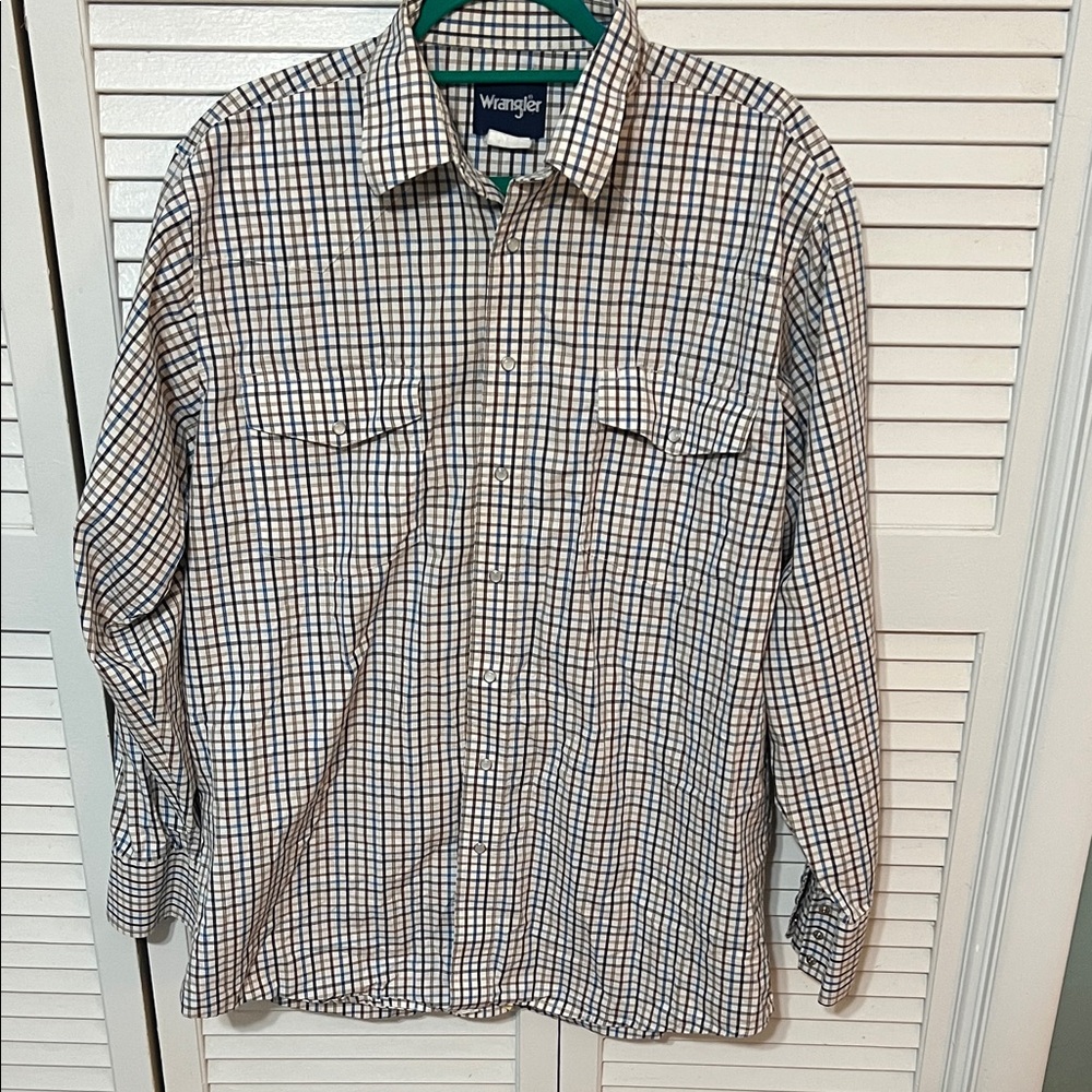 Wrangler plaid Pearl snap